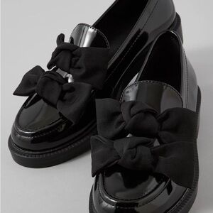 American Eagle Outfitters Black Patent Bow Loafers